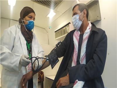 الكشف وتوفير العلاج لــ 1400 مواطناُ في قافلة طبية في بني سويف