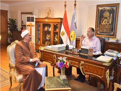 محافظ أسيوط يلتقي أمين بين العائلة المصرية 