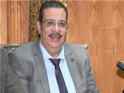 الدكتور أحمد زكى رئيس جامعة  قناة السويس