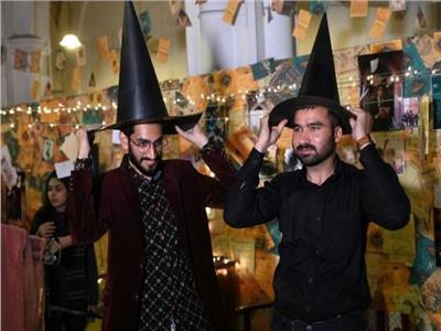 طلاب باكستانيون يحوّلون حرم جامعتهم إلى مدرسة هاري بوتر 
