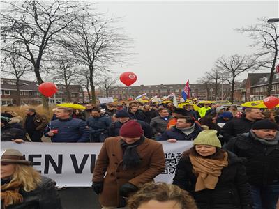تجددت التظاهرات مرة أخري بوسط هولندا ضد القيود الجديدة التي فرضتها الحكومة للحد من تفشي كورونا