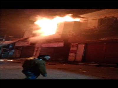 الحماية المدنية تسيطر على حريق اندلع بمخزن تجاري ومحل بالقيسارية في أسيوط 