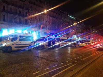تواجد قوات الشرطة الباريسية في شارع الشانزلزيه بصورة كثيفة
