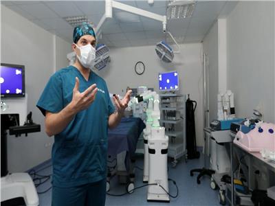 نجاح أول عملية جراحة سمنة بالروبوت في مصر