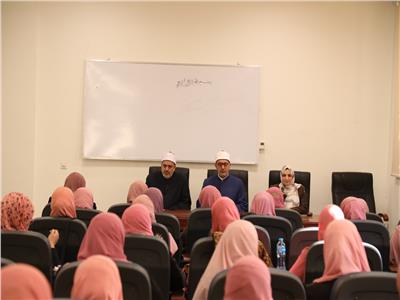 لقاء موسع لأمين "البحوث الإسلامية" ومساعديه بواعظات الأزهر