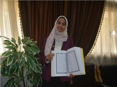  الأزهرية فاطمة.. حفظت القرآن كاملًا وكتبته بخط يدها