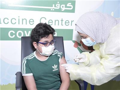 السعودية تنشر صورة أول طفل يتلقى لقاح كورونا