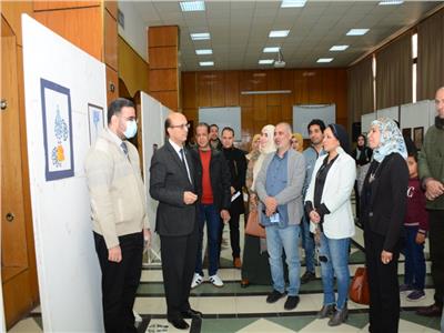 نائب رئيس جامعة أسيوط يتفقد معرض الخط العربي لأعضاء هيئة تدريس و طلاب كلية الفنون الجميلة