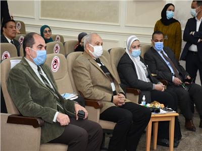نائب رئيس جامعة عين شمس يفتتح ملتقى القوانين