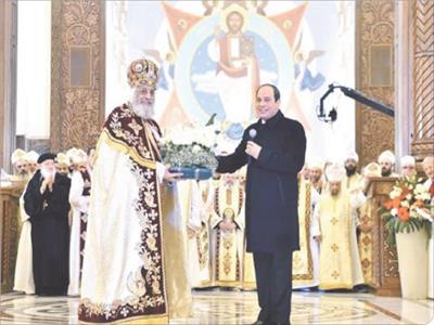 الرئيس السيسى مع البابا داخل الكنيسة