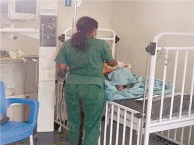 طفل أصيب فى غارة يتلقى العلاج بمستشفى فى تيجراى
