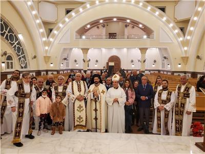 الأنبا باخوم يترأس صلاة القداس بكنيسة القاهرة الجديدة 