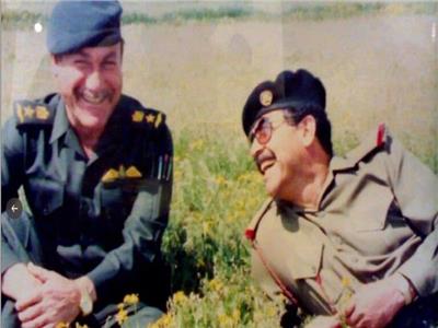 الرئيس العراقي الراحل صدام حسين ومرافقه