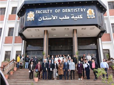 نائب رئيس جامعة أسيوط تترأس اجتماع لجنة المختبرات والأجهزة العلمية بكلية طب الأسنان