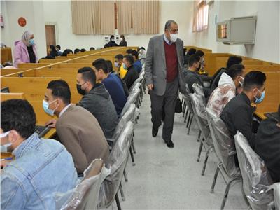 رئيس جامعة حلوان يتابع سير أمتحانات الفصل الدراسي الأول