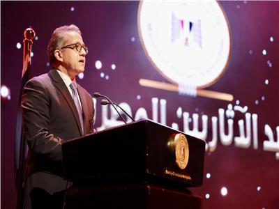 وزير السياحة والاثار د.خالد العناني