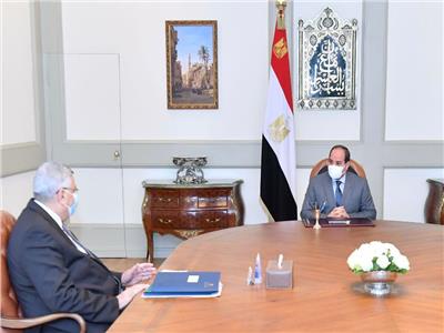 الرئيس السيسي خلال اجتماعه مع الدكتور محمد عوض تاج الدين