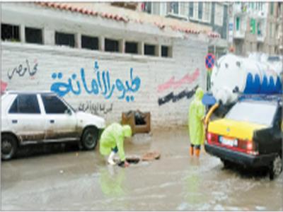 استمرار جهود رفع مياه الأمطار من الشوارع الرئيسية