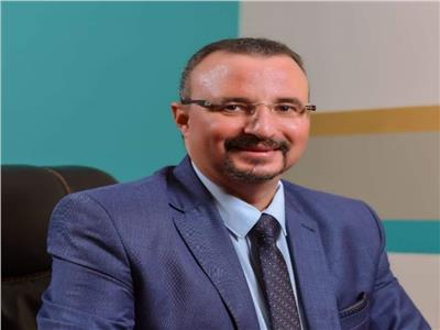 الدكتور حسام النعماني رئيس قسم جراحة المخ والأعصاب والعمود الفقري