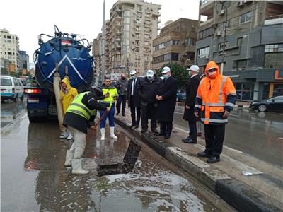 محافظ القاهرة في جولة ميدانية لمتابعة شفط مياه الأمطار