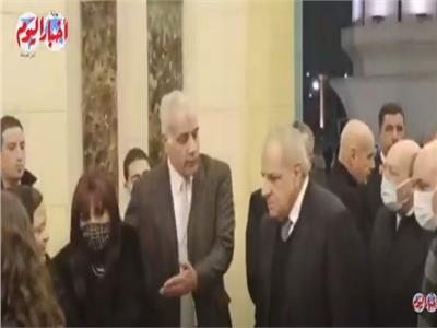ابراهيم محلب رئيس الوزراء الأسبق في عزاء في الكاتب الراحل ياسر رزق