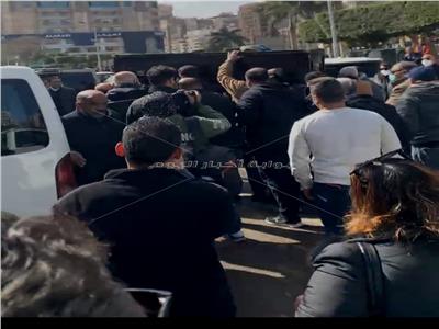 وصول جثمان المخرج جلال الشرقاوي لمسجد مصطفي محمود