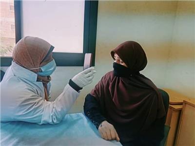 توقيع الكشف الطبي على 1350 شخص وتطعيم المواطنين بلقاح كورونا