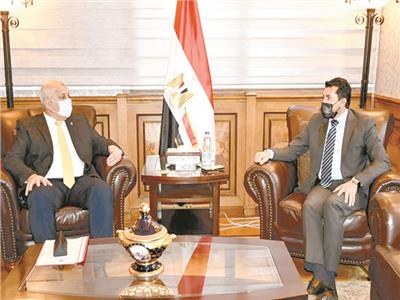 اجتماع الوزير والحديث عن آخر تطورات استضافة مصر لمونديال البندقية والمسدس