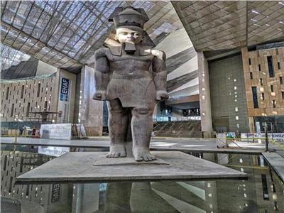 تعامد الشمس على وجه تمثال الملك رمسيس الثاني بالمتحف المصري الكبير