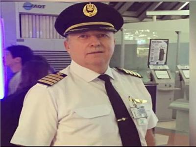 الطيار وليد مراد قائد طائره مصر للطيران رحلة  رقم MS777