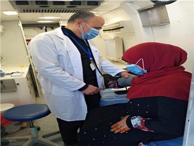صحة قنا.. الكشف على 941 حالة خلال قافلة طبية مجانية بقرية الدهسه