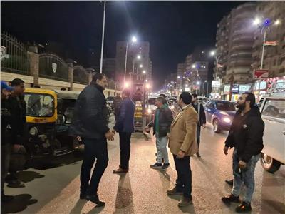 مصادرة 12 توك توك وتخطيط مروري بشارع ترسا بالجيزة