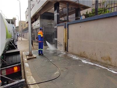 غسيل شوارع المطرية بالصابون خلال حملة نظافة