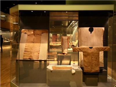 الأعمال الجارية بقاعة النسيج المصري بمتحف الحضارة  