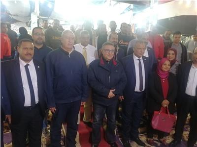 محافظ البحر الأحمر خلال افتتاحه معرض «أهلًا رمضان»