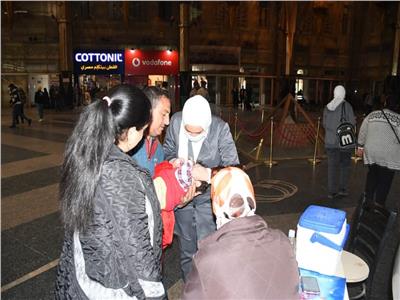 فاعليات حملة التطعيم ضد مرض شلل الأطفال في محطة مصر برمسيس