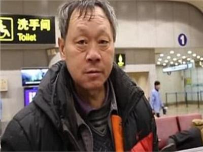 رجل صيني يعيش في المطار 14 عاما