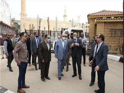 محافظ القاهرة يتفقد أعمال تطوير مسجد الحسين