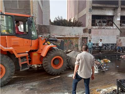 إزالة المواد المحترقة في حريق معرض اهلا رمضان بالقناطر الخيرية