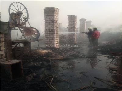 ننشر الصور الأولى لحريق نشب في عنبر دواجن بكفر شكر وإصابة شخصين باختناق