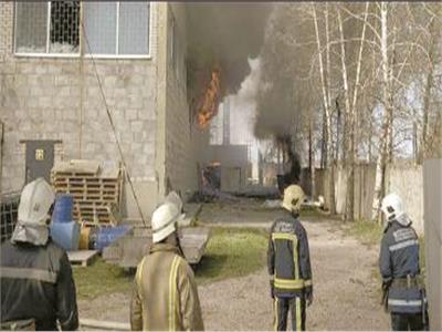 احتواء النيران فى مصنع استهدفته روسيا فى أوكرانيا 