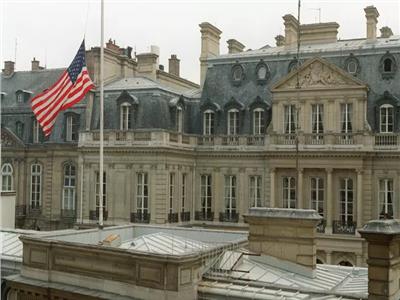 السفارة الأمريكية في باريس تحذر من أعمال شغب
