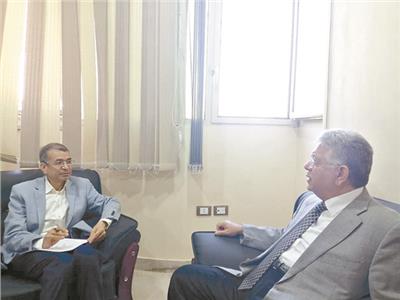 د.جمال شيحة اثناء حواره مع محرر «الأخبار»