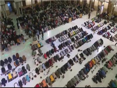 إقبال كبير  من المصلين لصلاة آخر تراويح بالجامع الأزهر