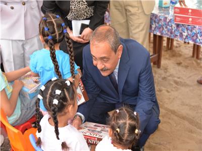 محافظ الإسماعيلية يحتفل بالعيد مع أبناء دار الرحمة
