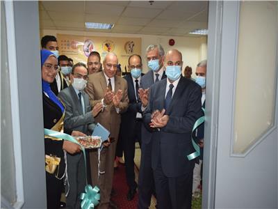  رئيس جامعة المنيا يفتتح وحدة المرأة الآمنة بمستشفى الكبد