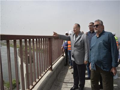 محافظ أسيوط ورئيس مجلس إدارة المقاولون العرب يتفقدان أعمال تنفيذ مشروع كوبري
