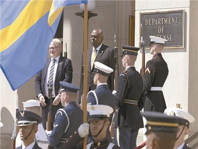 وزير الدفاع الأمريكى لويد أوستين يستقبل نظيره السويدى بيتر هولتكويست 