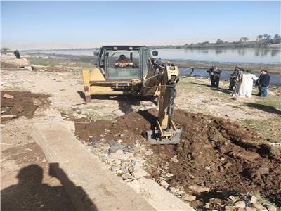 سوهاج " : تنفيذ 4 قرارات إزالة تعديات بالردم على نهر النيل بمركز المراغة