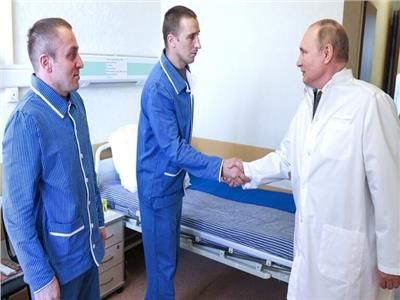 بوتين يجري زيارة ميدانية للجرحي والمصابين جراء الحرب علي أوكرانيا